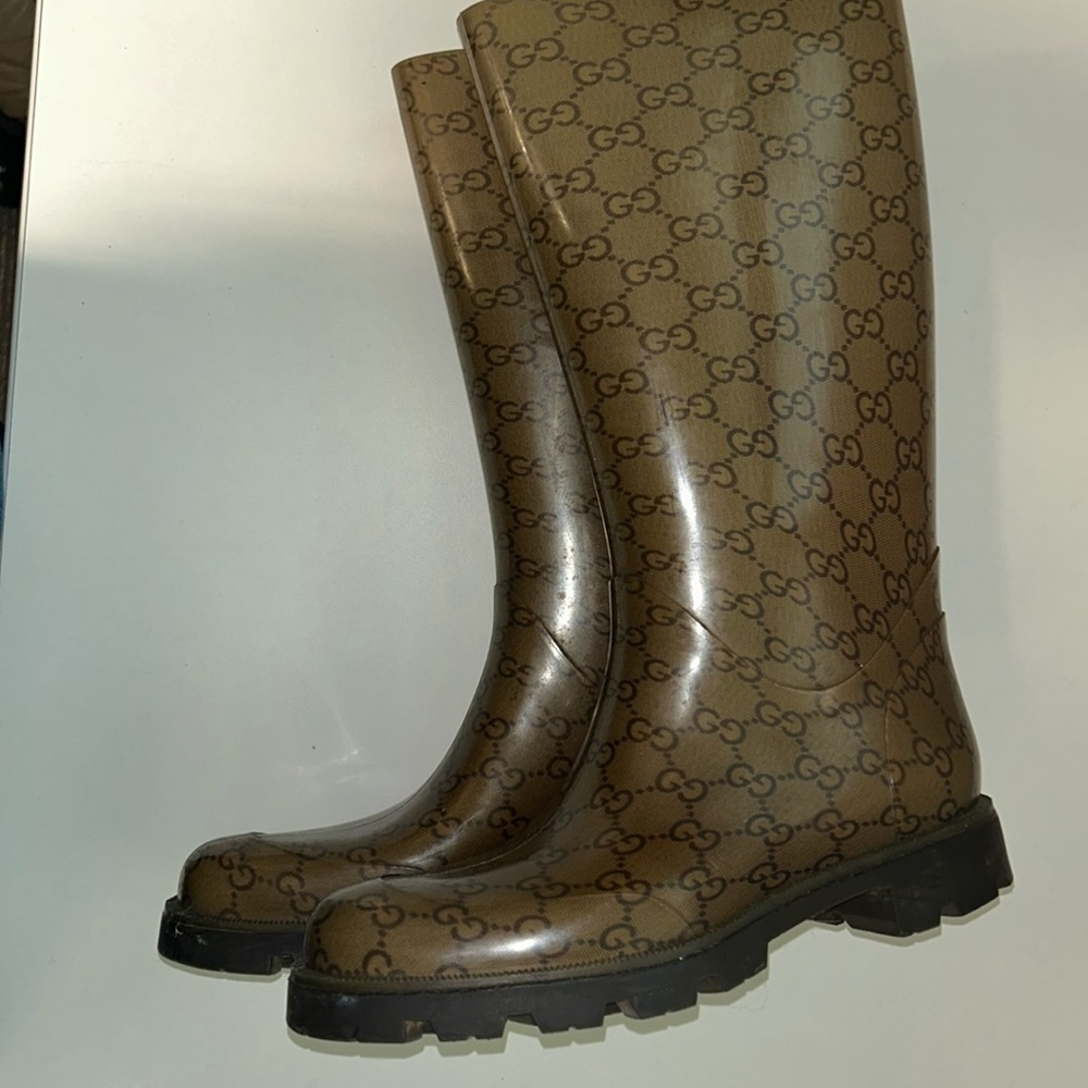 Gucci Wellington boots,  great condition missing one insole.  Size 37, no box